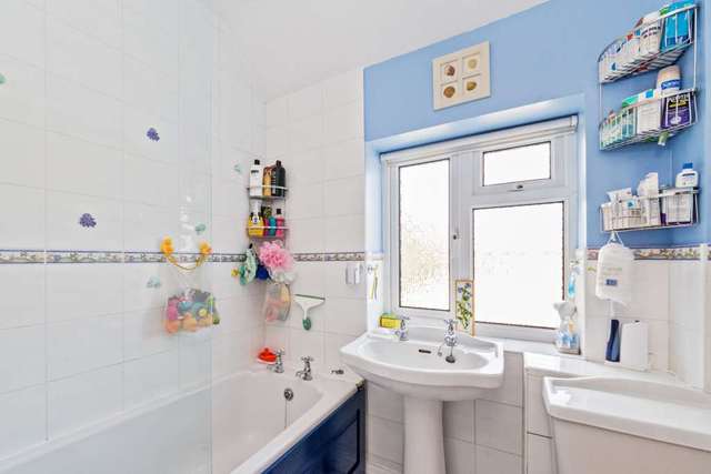  Image of 5 bedroom Detached house for sale in High Street Northchurch Berkhamsted HP4 at High Street South Northchurch Berkhamsted, HP4 3SH