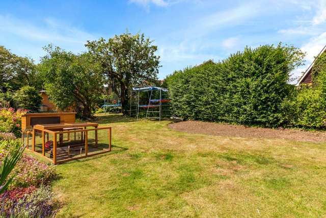  Image of 5 bedroom Detached house for sale in High Street Northchurch Berkhamsted HP4 at High Street South Northchurch Berkhamsted, HP4 3SH