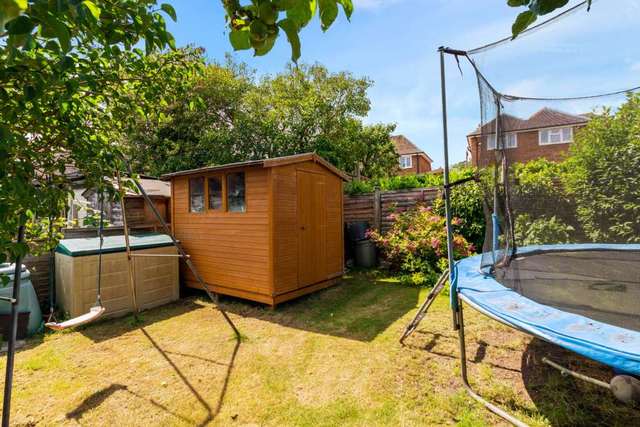  Image of 5 bedroom Detached house for sale in High Street Northchurch Berkhamsted HP4 at High Street South Northchurch Berkhamsted, HP4 3SH