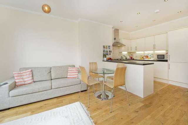  Image of 2 bedroom Flat to rent in Highbury Hill London N5 at Highbury London Drayton Park, N5 1AP