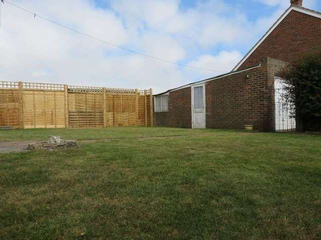  Image of 3 bedroom Detached house to rent in Hill Farm Way Southwick Brighton BN42 at Hill Farm Way Southwick Brighton, BN42 4YG