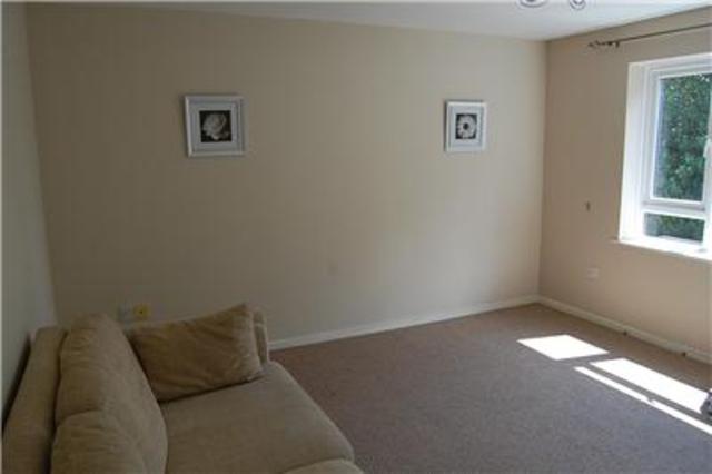  Image of 2 bedroom Flat to rent in Hinton Road Wallington SM6 at 2 Hinton Road  Surrey, SM6 9AT