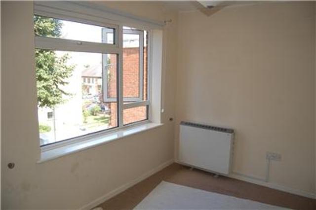  Image of 2 bedroom Flat to rent in Hinton Road Wallington SM6 at 2 Hinton Road  Surrey, SM6 9AT