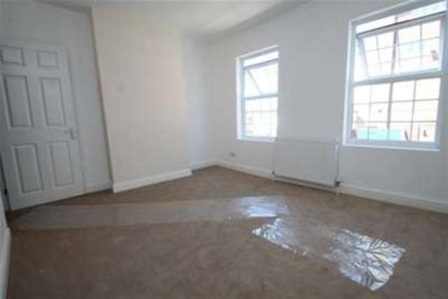  Image of 3 bedroom Detached house to rent in Holmesdale Road London SE25 at London, SE25 6PT