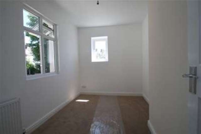  Image of 3 bedroom Detached house to rent in Holmesdale Road London SE25 at London, SE25 6PT