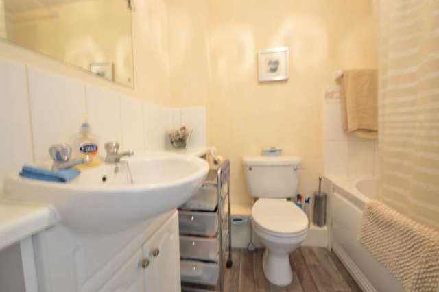  Image of 2 bedroom Terraced house to rent in Honeysuckle Way Chandler