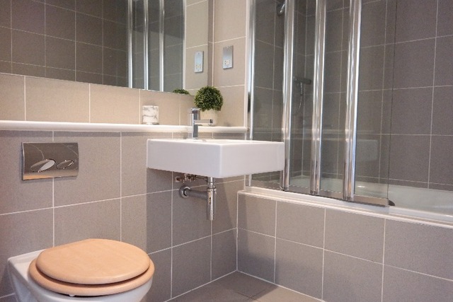  Image of 1 bedroom Flat to rent in Ingram Street Glasgow G1 at City Centre Glasgow Glasgow, G1 1EJ