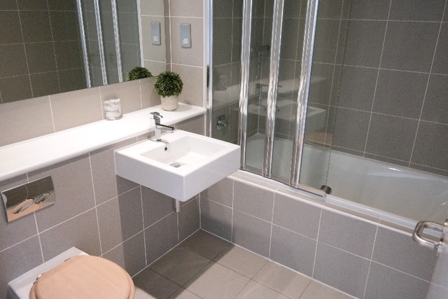  Image of 1 bedroom Flat to rent in Ingram Street Glasgow G1 at City Centre Glasgow Glasgow, G1 1EJ