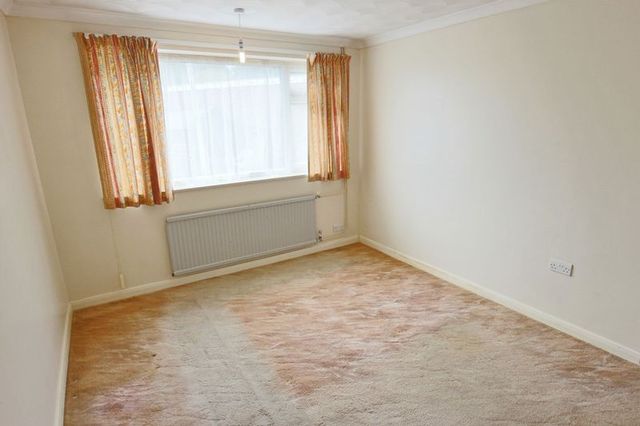  Image of 2 bedroom Bungalow for sale in June Avenue Lowestoft NR32 at June Avenue  Lowestoft, NR32 2RR