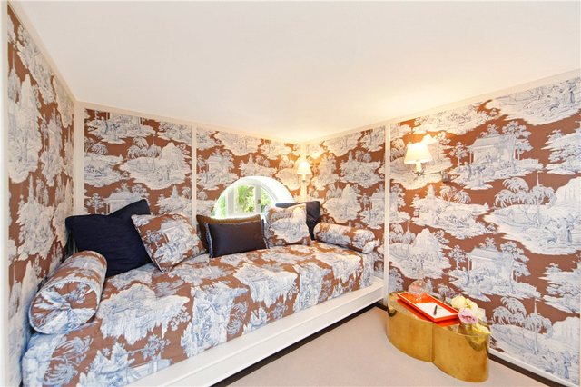 Image of 1 bedroom Ground Flat to rent in Kensington Park Gardens London W11 at Kensington Park Gardens  London, W11 2QS
