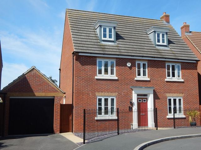  Image of 5 bedroom Detached house for sale in Kingdom Crescent Blunsdon Swindon SN25 at Kingdom Crescent Redhouse Swindon, SN25 2NF