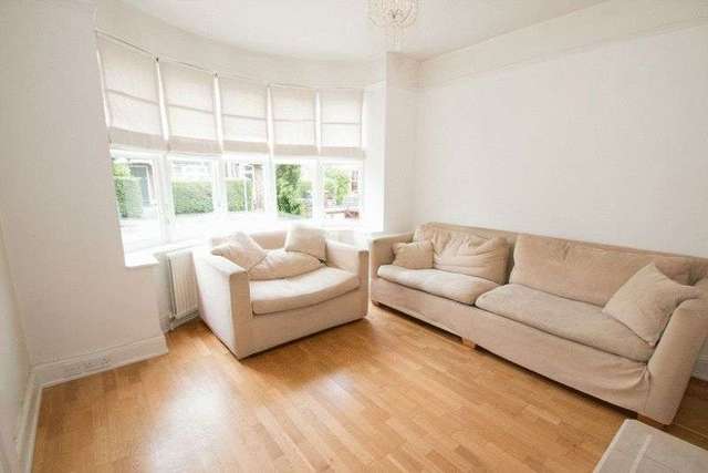  Image of 3 bedroom Detached house to rent in Kings Avenue Chichester PO19 at Kings Avenue  Chichester, PO19 8EA
