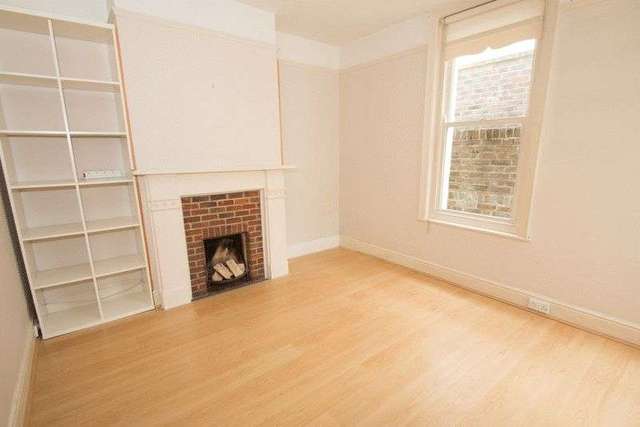  Image of 3 bedroom Detached house to rent in Kings Avenue Chichester PO19 at Kings Avenue  Chichester, PO19 8EA