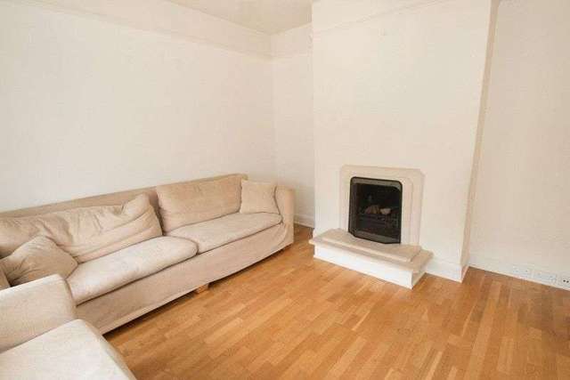  Image of 3 bedroom Detached house to rent in Kings Avenue Chichester PO19 at Kings Avenue  Chichester, PO19 8EA