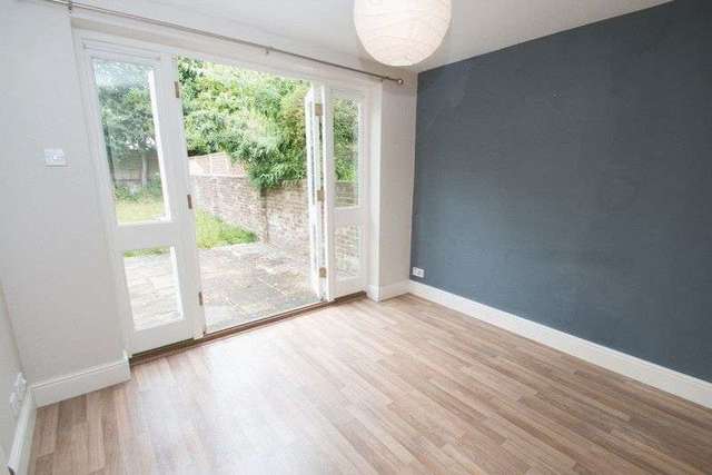  Image of 3 bedroom Detached house to rent in Kings Avenue Chichester PO19 at Kings Avenue  Chichester, PO19 8EA