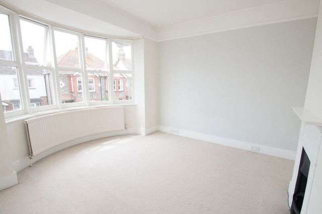  Image of 3 bedroom Detached house to rent in Kings Avenue Chichester PO19 at Kings Avenue  Chichester, PO19 8EA