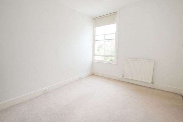  Image of 3 bedroom Detached house to rent in Kings Avenue Chichester PO19 at Kings Avenue  Chichester, PO19 8EA