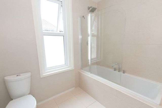  Image of 3 bedroom Detached house to rent in Kings Avenue Chichester PO19 at Kings Avenue  Chichester, PO19 8EA