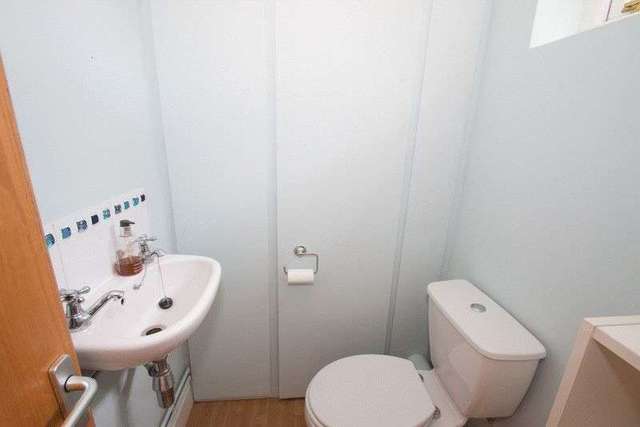  Image of 3 bedroom Detached house to rent in Kings Avenue Chichester PO19 at Kings Avenue  Chichester, PO19 8EA