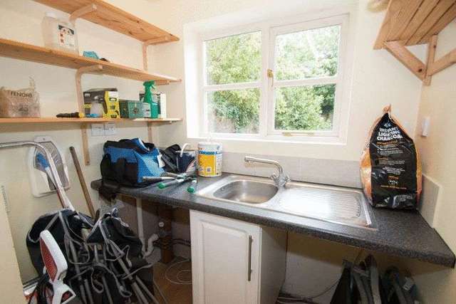  Image of 3 bedroom Detached house to rent in Kings Avenue Chichester PO19 at Kings Avenue  Chichester, PO19 8EA