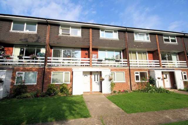  Image of 2 bedroom Flat for sale in High Road Bushey Heath Bushey WD23 at High Road Bushey Heath Bushey Heath, WD23 1EJ