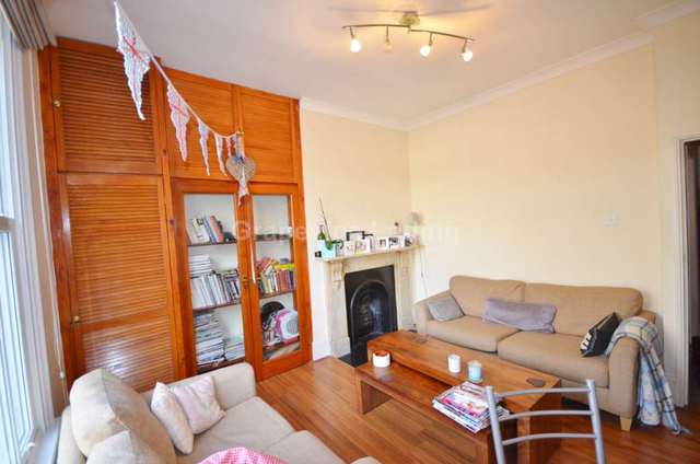  Image of 2 bedroom Apartment to rent in Lambert Road London SW2 at Lambert Road Brixton London, SW2 5BE