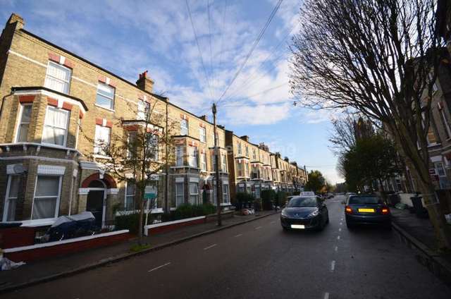 Image of 2 bedroom Apartment to rent in Lambert Road London SW2 at Lambert Road Brixton London, SW2 5BE