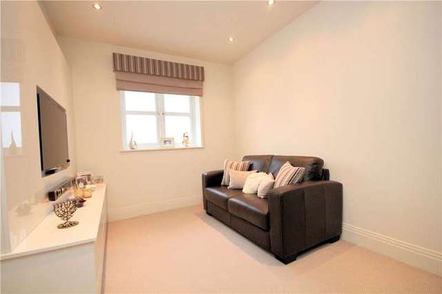  Image of 2 bedroom Flat for sale in Elms Road Harrow Weald Harrow HA3 at 25 Elms Road Harrow Weald Harrow Weald, HA3 6BB