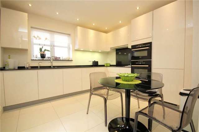  Image of 2 bedroom Flat for sale in Elms Road Harrow Weald Harrow HA3 at 25 Elms Road Harrow Weald Harrow Weald, HA3 6BB