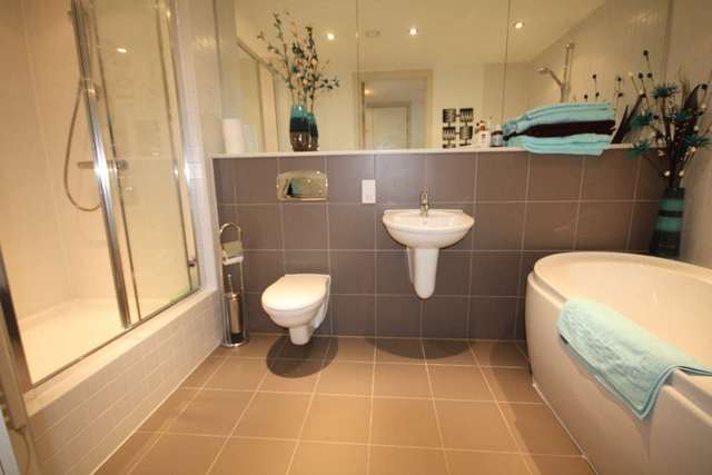  Image of 2 bedroom Apartment to rent in Leftbank Manchester M3 at Leftbank  Manchester, M3 3AL