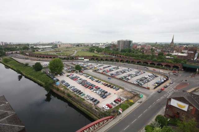  Image of 2 bedroom Apartment to rent in Leftbank Manchester M3 at Leftbank  Manchester, M3 3AL