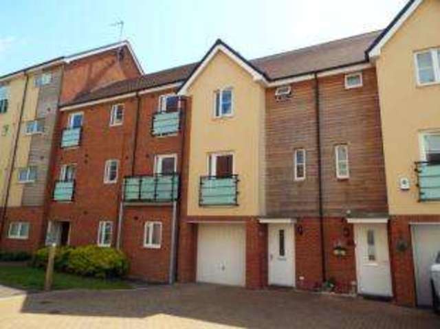  Image of 3 bedroom Town House for sale in Leyland Road Dunstable LU6 at Dunstable Bedfordshire Dunstable, LU6 1FF