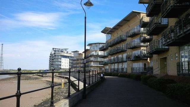  Image of 2 bedroom Flat to rent in Lightermans Way Greenhithe DA9 at Lightermans Way  Greenhithe, DA9 9FH