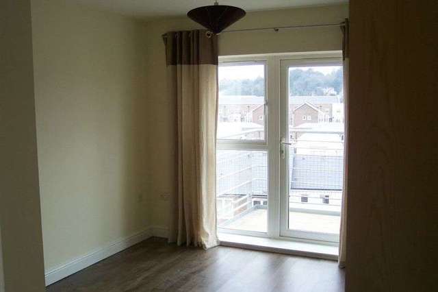  Image of 2 bedroom Flat to rent in Lightermans Way Greenhithe DA9 at Lightermans Way  Greenhithe, DA9 9FH