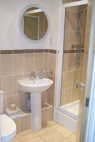  Image of 2 bedroom Flat to rent in Lightermans Way Greenhithe DA9 at Lightermans Way  Greenhithe, DA9 9FH