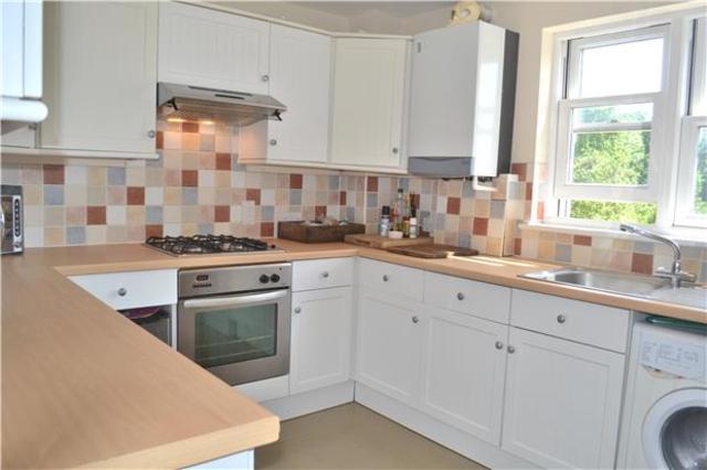  Image of 2 bedroom Flat to rent in Lincoln Road Enfield EN1 at Enfield Middlesex Enfield, EN1 2RX