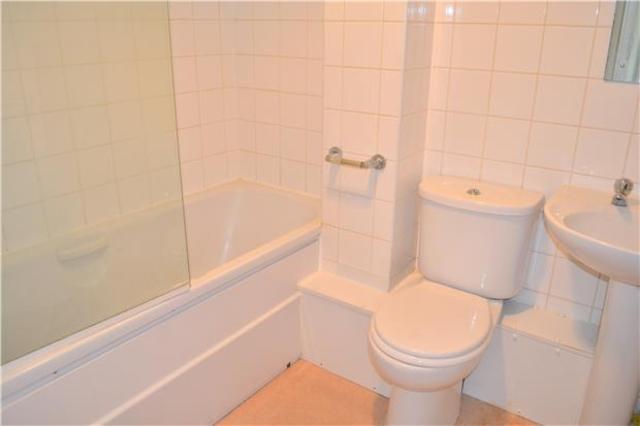  Image of 2 bedroom Flat to rent in Lincoln Road Enfield EN1 at Enfield Middlesex Enfield, EN1 2RX