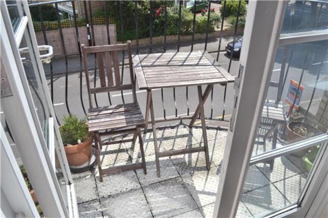  Image of 2 bedroom Flat to rent in Lincoln Road Enfield EN1 at Enfield Middlesex Enfield, EN1 2RX