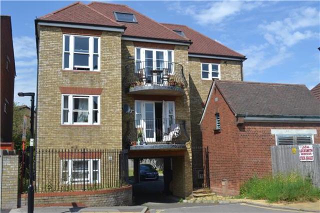  Image of 2 bedroom Flat to rent in Lincoln Road Enfield EN1 at Enfield Middlesex Enfield, EN1 2RX