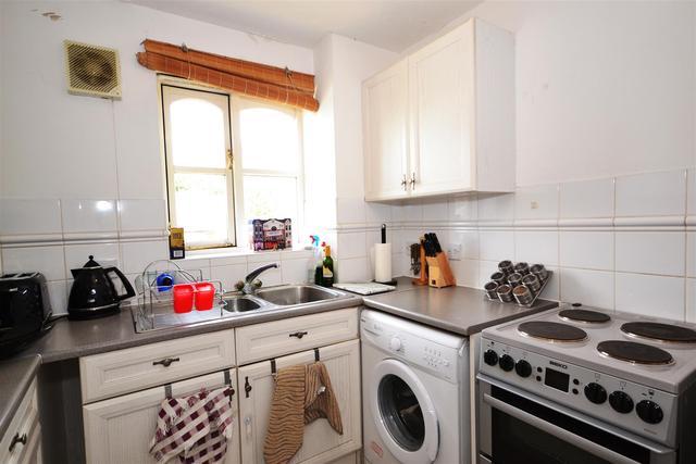  Image of 2 bedroom Property to rent in Lucas Gardens London N2 at London, N2 8HJ