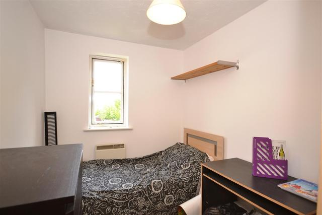  Image of 2 bedroom Property to rent in Lucas Gardens London N2 at London, N2 8HJ