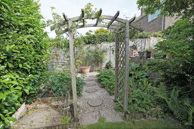  Image of 4 bedroom Detached house for sale in Luxford Lane Crowborough TN6 at Luxford Lane  Crowborough, TN6 2PE