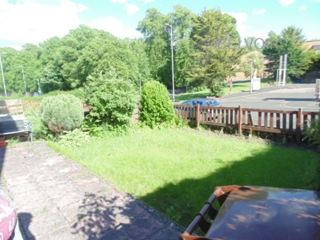  Image of 2 bedroom Flat to rent in Main Road Elderslie Johnstone PA5 at Elderslie Renfrewshire Renfrewshire, PA5 9EL