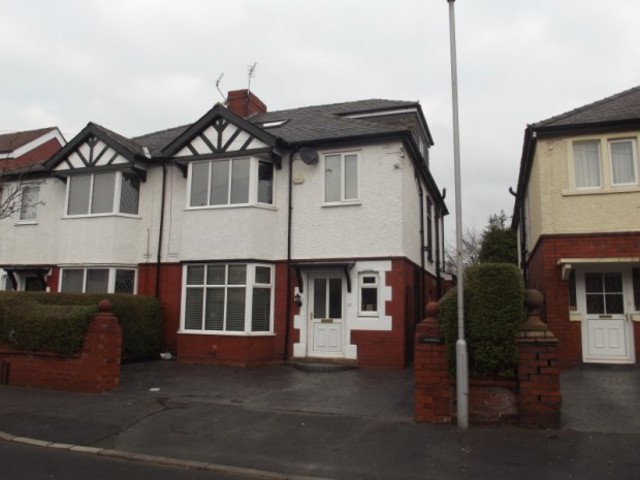  Image of 4 bedroom Semi-Detached house to rent in Manor Avenue Fulwood Preston PR2 at Manor Avenue Fulwood Preston, PR2 8DN