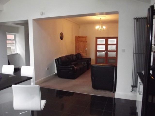  Image of 4 bedroom Semi-Detached house to rent in Manor Avenue Fulwood Preston PR2 at Manor Avenue Fulwood Preston, PR2 8DN