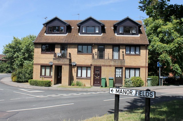  Image of 1 bedroom Flat to rent in Manor Fields Horsham RH13 at Horsham, RH13 6SB