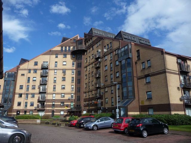  Image of 2 bedroom Flat to rent in Mavisbank Gardens Govan Glasgow G51 at Kinning Park Glasgow Glasgow, G51 1HG