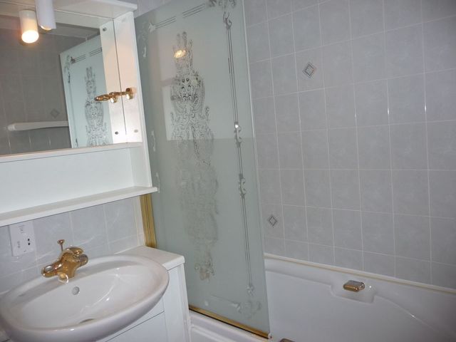  Image of 2 bedroom Flat to rent in Mavisbank Gardens Govan Glasgow G51 at Kinning Park Glasgow Glasgow, G51 1HG