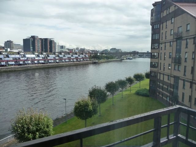  Image of 2 bedroom Flat to rent in Mavisbank Gardens Govan Glasgow G51 at Kinning Park Glasgow Glasgow, G51 1HG