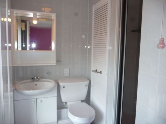  Image of 2 bedroom Flat to rent in Mavisbank Gardens Govan Glasgow G51 at Kinning Park Glasgow Glasgow, G51 1HG